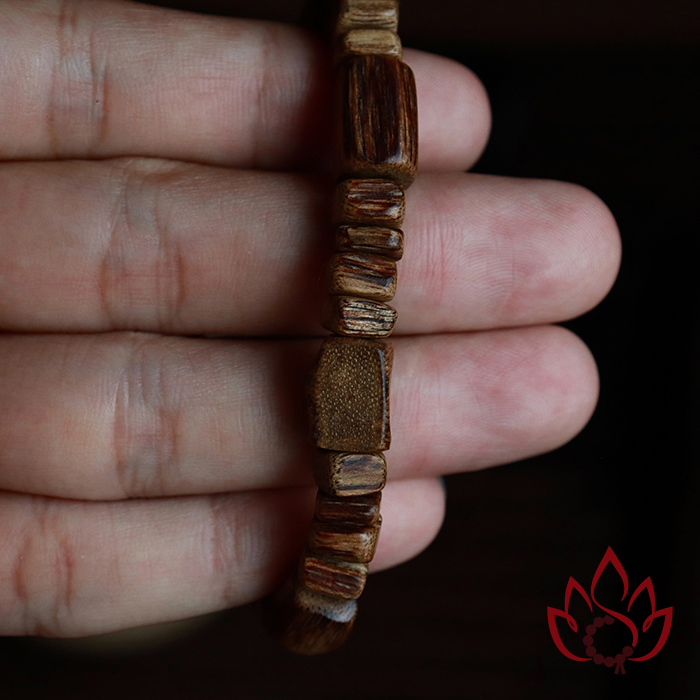 Vòng Trầm Hương Bất Quy Tắc | Trầm Kiến Tự Nhiên Lâu Năm